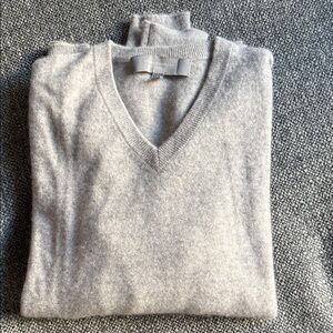 Men's Neiman Marcus Gray V-Neck 100% Cashmere Sweater